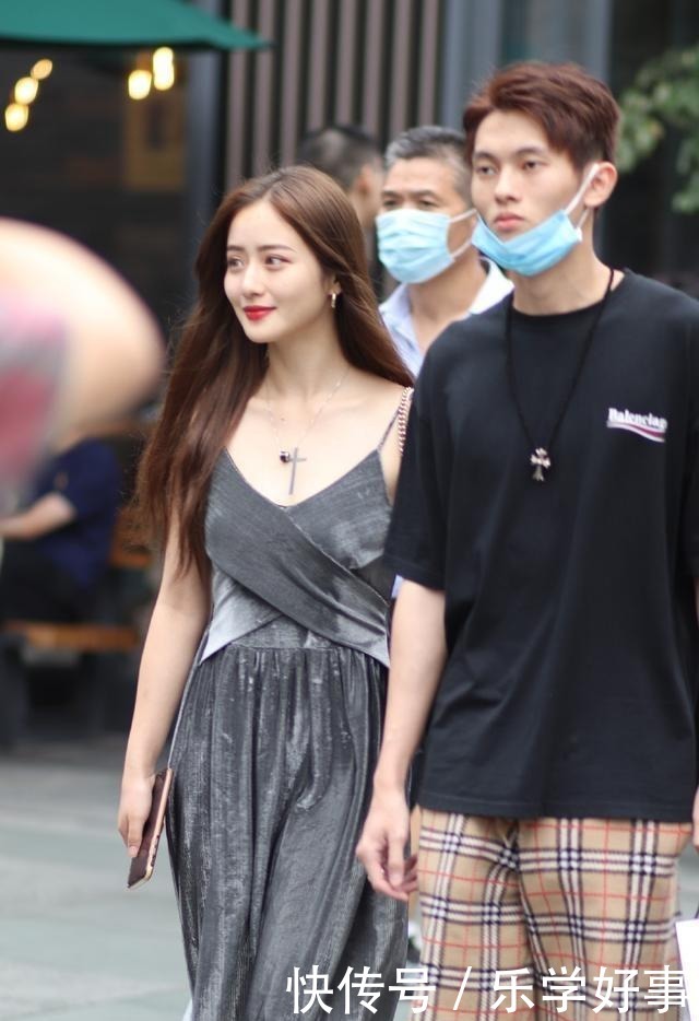 超模风|连衣裙穿搭一不小心就变超模风，各种场合都适用，又有优雅小知性