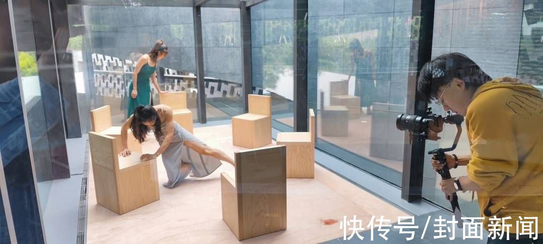 椅子季&十位中外艺术家组团参展，这个展览把椅子玩出了“花样年华”