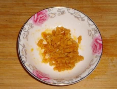 它是“长寿菜”，含钙高，4块钱一斤，春天老人和孩子要多吃