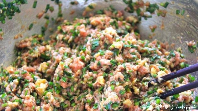 冬天|冬天用此物包馄饨,比韭菜鲜太多,鲜嫩多汁,吃再多也不上火