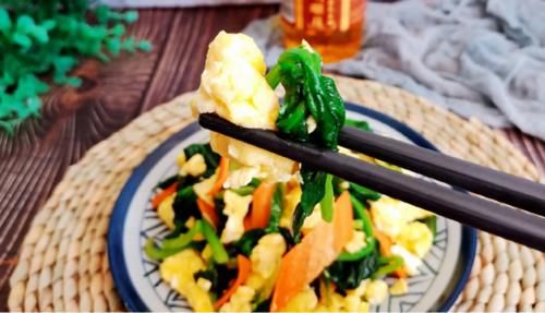 春季后，遇见这菜多买点，简单炒一炒，营养互补，双眼明亮了