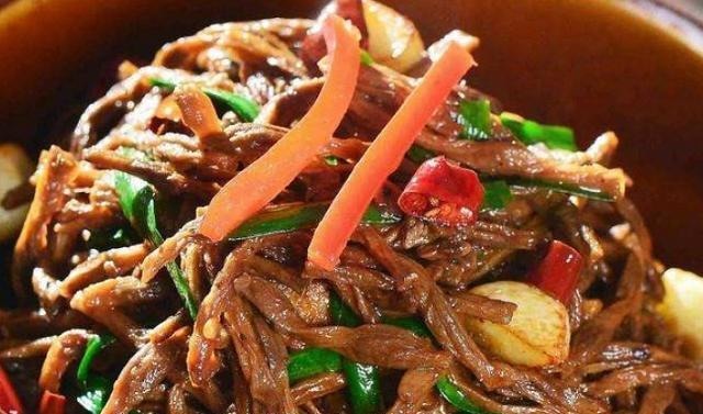 4种蔬菜晒成干，比新鲜的味道更好，冬天拿来炖肉，放1年都不坏