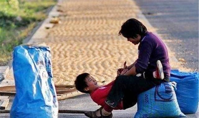 重男轻女|“别帮女儿带娃”,一位姥姥给出的忠告很现实,无关重男轻女