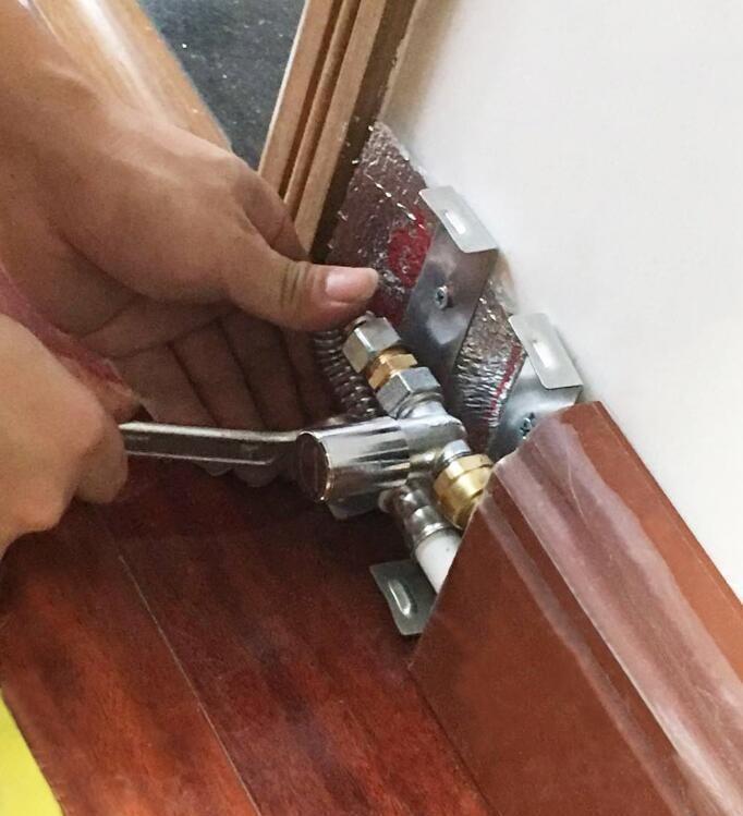 踢脚暖|很多人家里都不安地暖了,改用踢脚暖,比地暖安装简单,升温还快