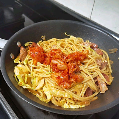 腊肠叉烧辣炒意面