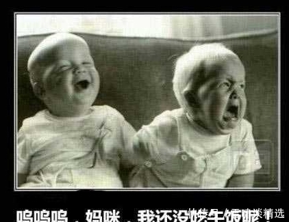 熊爸爸的脚真是臭到一定地步了啊,从宝宝的表情就能看出来