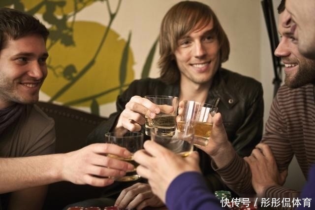 每天喝二两白酒的人和滴酒不沾的人,哪种益于长寿多数人搞错了