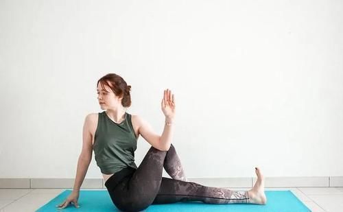 膝盖|练瑜伽,为什么建议女性多练开髋体式