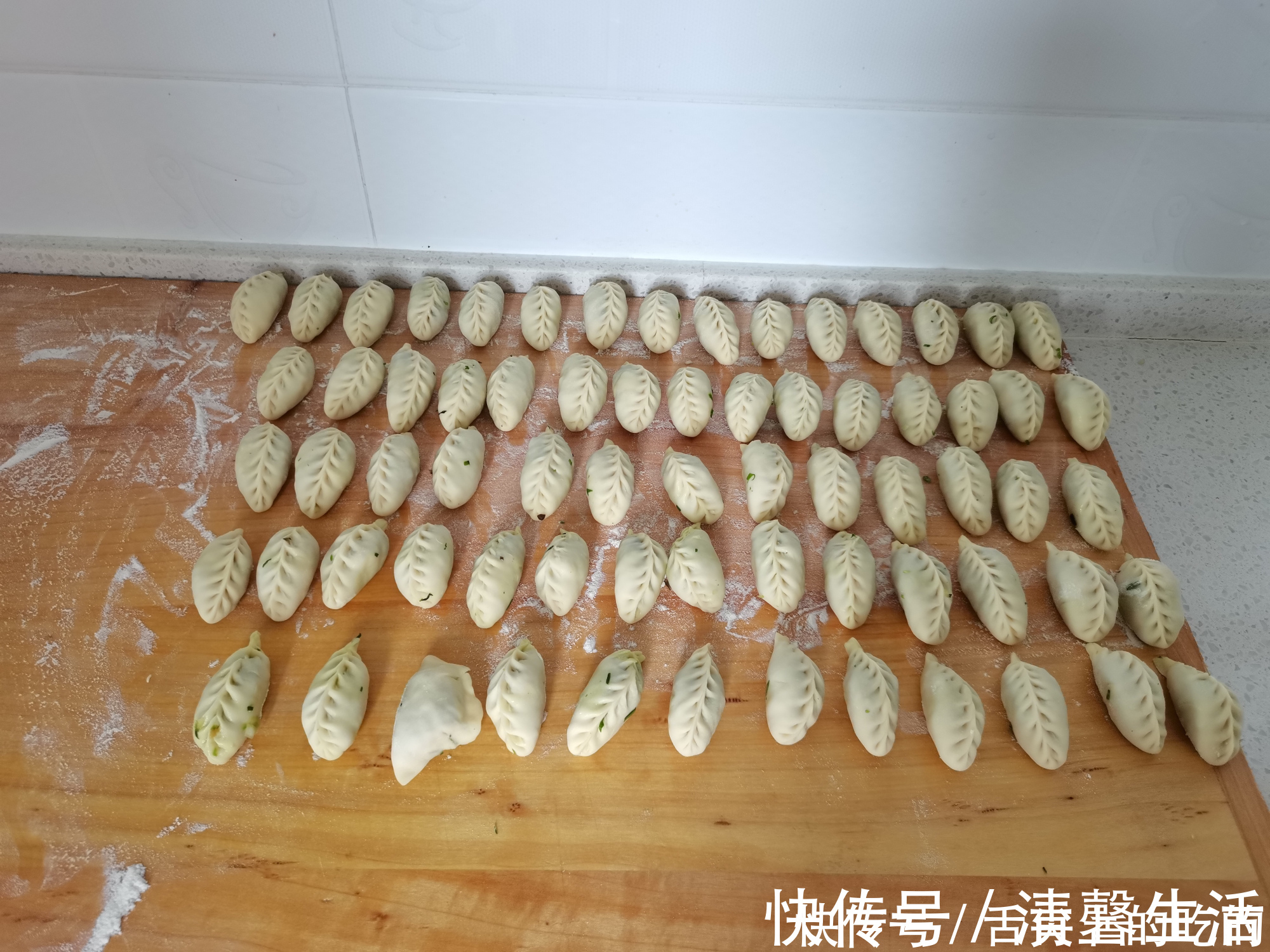 天冷多吃这个馅料的饺子,味道太鲜了,比吃肉还香,上桌就扫光