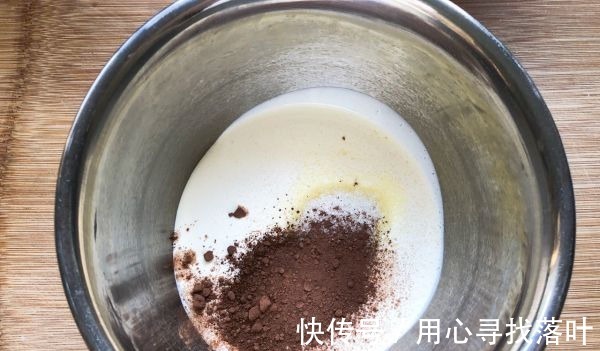 搅拌均匀|不容易翻车的泡芙制作过程，掌握这个技巧，做出高颜值的摩卡泡芙！