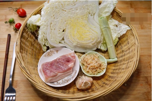 白菜|白菜和它是绝配,冬天这样吃真是太香了,大鱼大肉都不如它!
