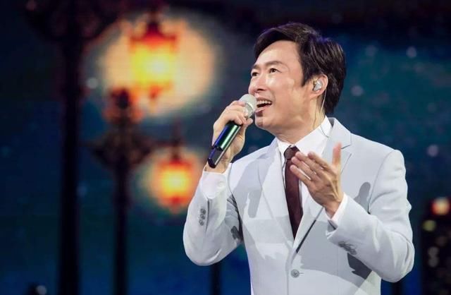 同父同母不同命，弟弟一个衣帽间两个亿，哥哥却在狱中吃牢饭