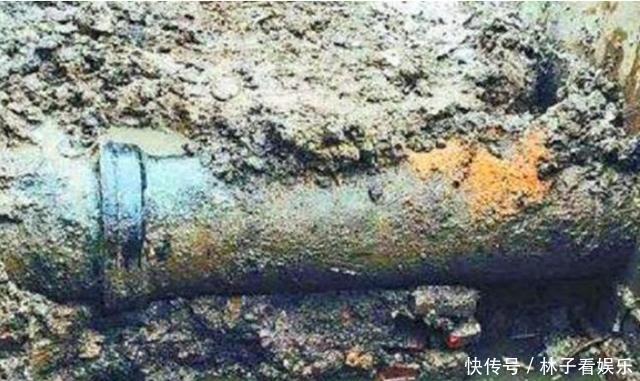 故宫养心殿为何常年潮湿?专家撬开地砖后,发现其中奥秘