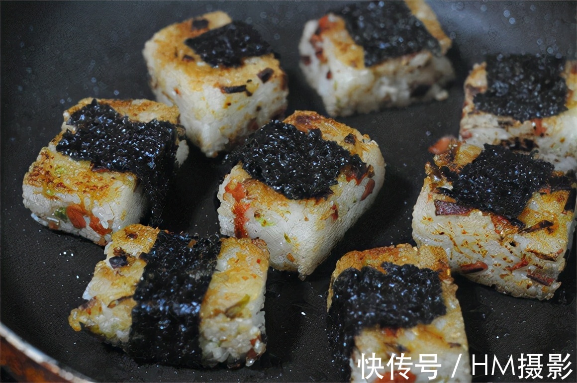 剩米饭别炒啦,试试新做法,儿子一口气吃6个,连吃3天还不够