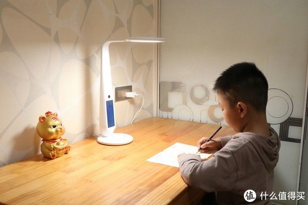 写作业|智慧家居生活 篇四十三：连台灯都这么内卷了吗？没错，它有多卷孩子就有多爱