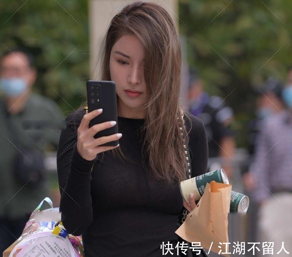 玄色 优雅的北方女孩，散发着独特的味道，30岁的姐姐还可以乘风破浪