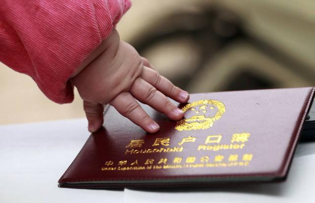 身边人|爸爸叫秋天,爷爷叫秋日,宝妈随口给孩子取的名,民警也拍手称赞