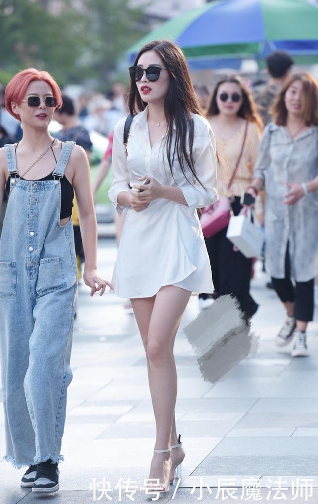 苗条女孩的时尚穿搭,简单的“白色系”造型,展现不一样的魅力