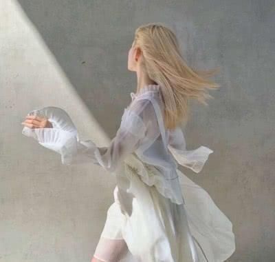 小蛮腰|女孩起床后,若能坚持这“3举动”,时间一久“小蛮腰”不请自来