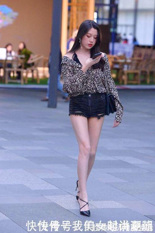 好身材|豹纹元素的露肩长袖上衣，好身材好气质，性感撩人