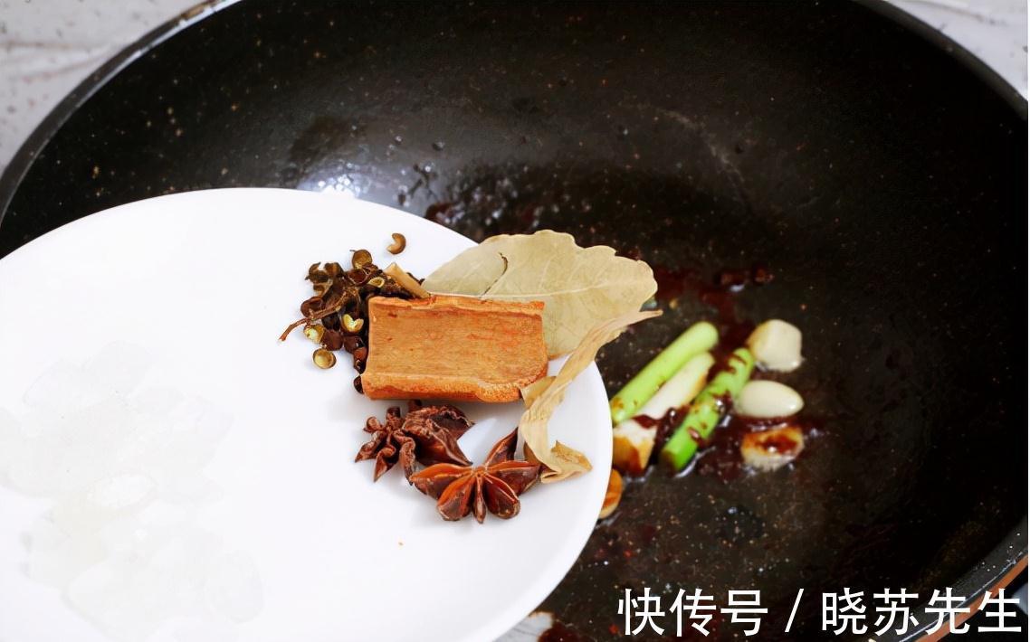 早上来一碗鲜美的排骨面，管饱又解馋，赶快来一份