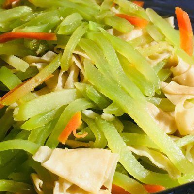  豆油|好吃到流泪的豆油皮炒莴笋，连吃三天都不够！