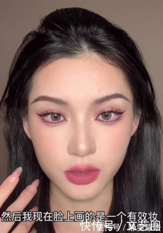 丝丝沈|美女网红嘴唇肿得像香肠五官比例失调,被嘲整容过度像刘梓晨孪生妹妹