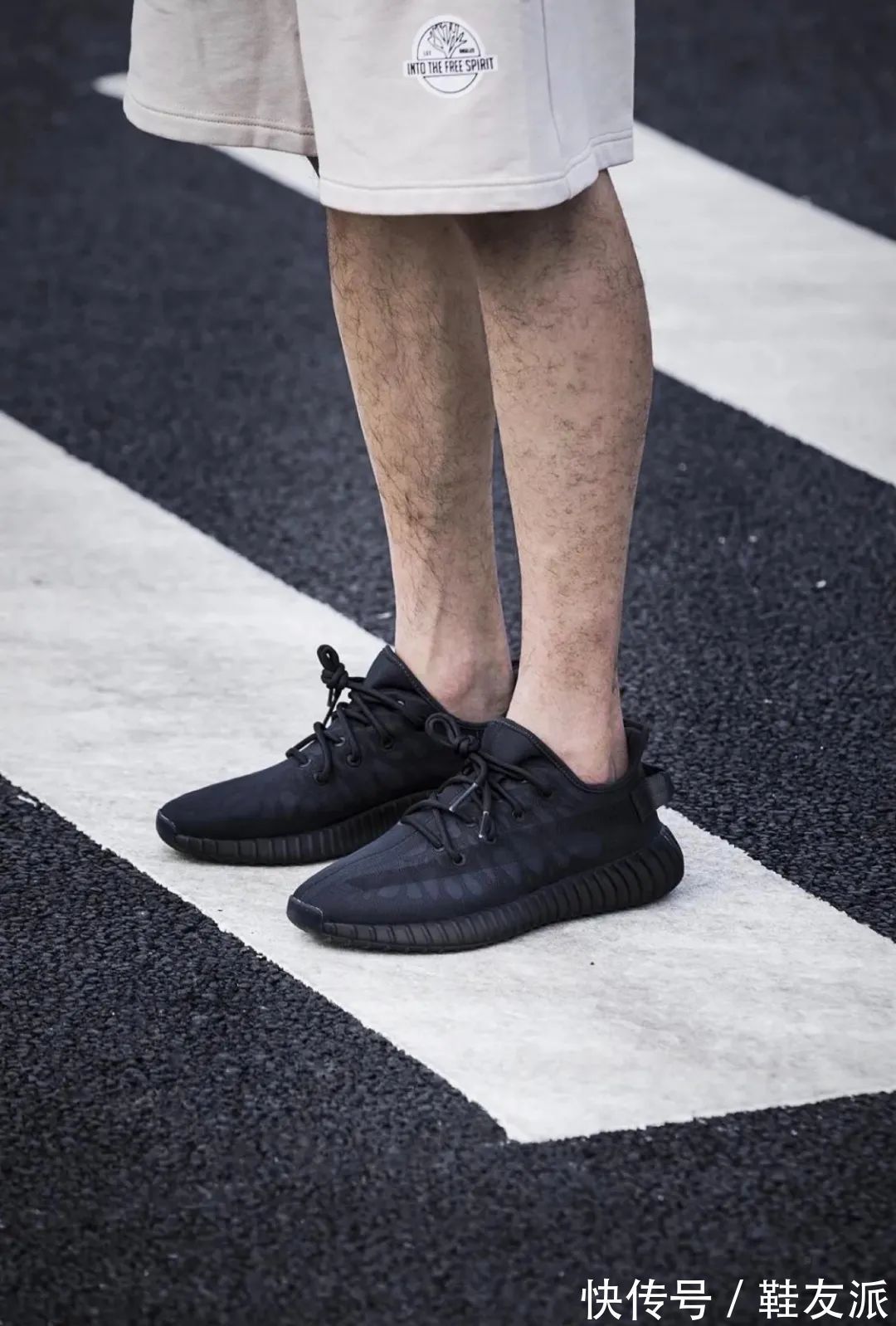 鞋款|YEEZY跌破原价,冰蓝、满天星疯狂复刻,地区限定变成炒冷饭?