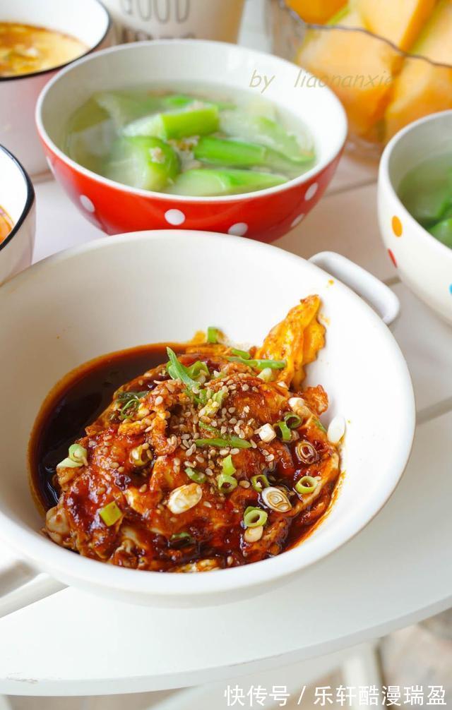 中老年人|早餐时间，女儿看到我做好的酱汁煎蛋，乖乖，两眼都放光了