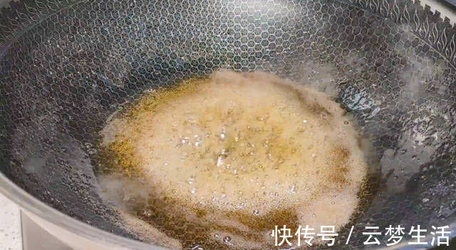 1碗面2个鸡蛋，教你在家自制沙琪玛，简单易学，吃起来香酥绵软