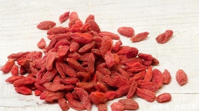 体内的气血|女人想要推迟衰老,4样零食轮换着吃,保养卵巢,更显年轻