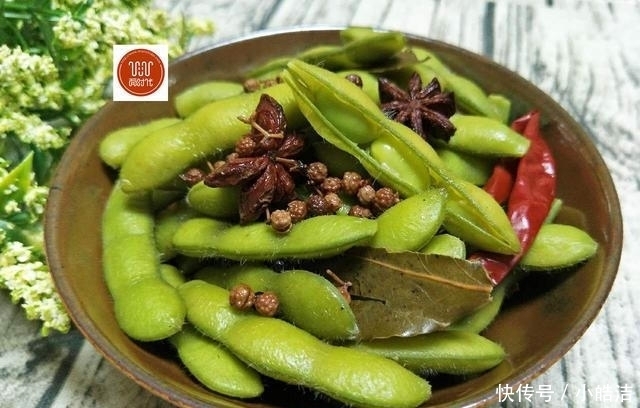 美食生活|教你这样煮毛豆,个个翠绿还入味,比大排档的煮毛豆好吃百倍!