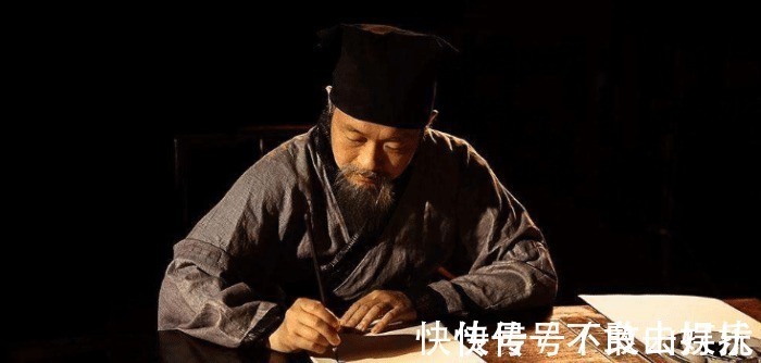 上联@女子出上联“银枪虽利,难破千年草地”,男子的下联,堪称绝句!