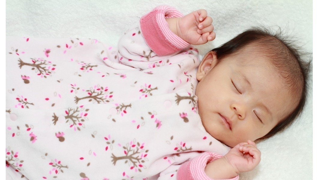 孩子|家长这样的哄睡方式,容易伤到孩子大脑,可不少家长还照样做