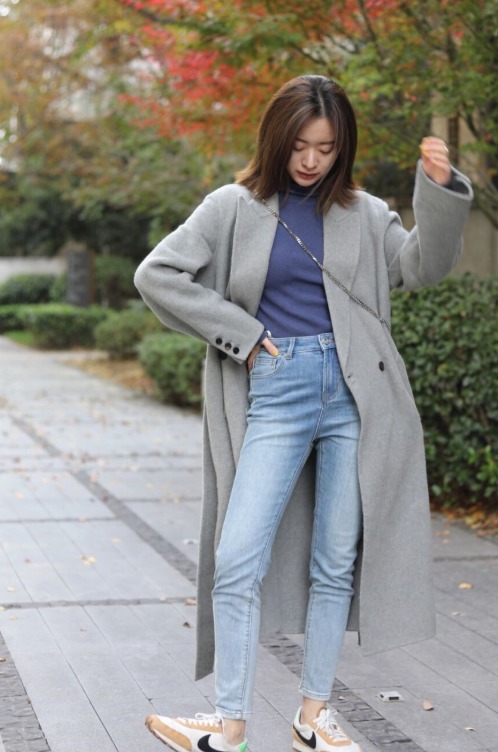 小姐姐 普通人怎么把大衣穿出高级感?看看这些穿搭小技巧,日常实用