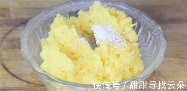 红薯别煮了,教你新做法,筷子一搅,松软香甜又拉丝,比面包还香!