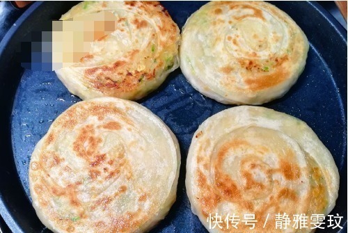 一个萝卜，2个鸡蛋，不用发面，教你这样做馅饼，营养又味美