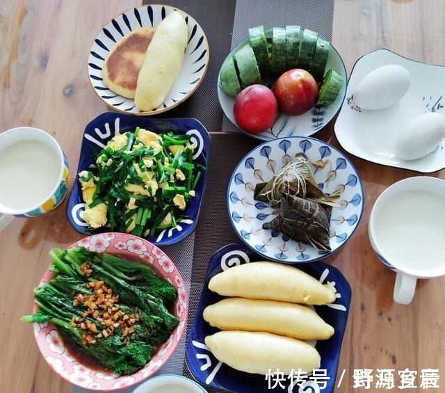 酵母|玉米面最好吃的做法，玉米面棒棒馍，比面包还香，闺女一口气吃俩！