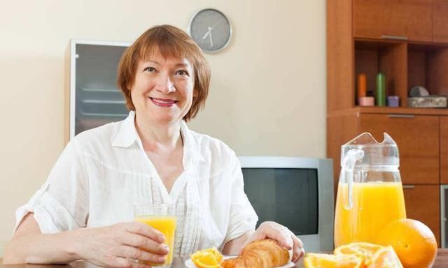 女孩子起床后，养成这几个好习惯，皮肤才会越来越好，颜值也会高