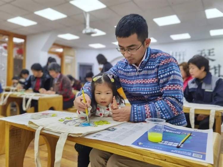 朱泾镇丨新时代文明实践：文明新风在楼道荡漾，朱泾钟楼居民区文化馨香润心田