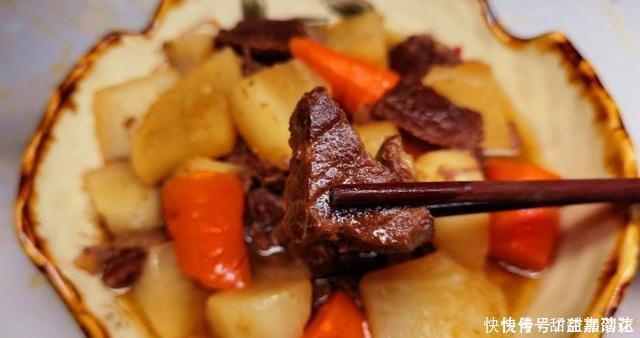 冬天,此肉贵点也要常吃,萝卜和它是绝配,营养极高,炖一锅真香