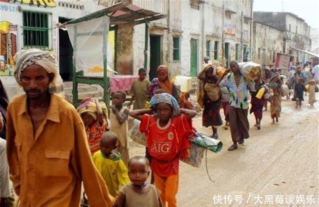 非洲人连饭都吃不上,为啥不去种地?看地上长得是什么就能明白了