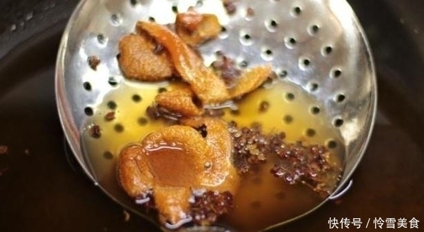 炸东西剩下的油应该怎么办厨娘多加这一步,剩油变“香油”