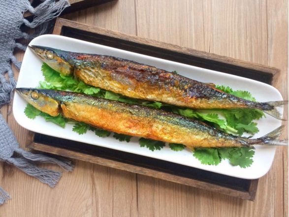 吃起来别具风味的秋刀鱼，还是香煎好吃，鲜味十足