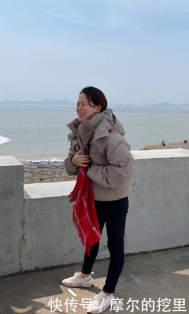 海清晒午餐,只有一小碗蔬菜还要分两顿吃,发文哭诉太难熬