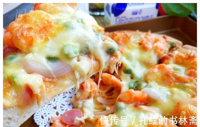 披萨饼|一家四口的早餐，吃披萨最过瘾，有肉有菜还有饼，老公孩子抢着吃