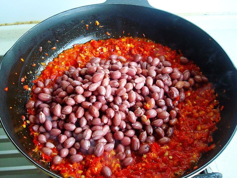 花生不要再煮着吃了,这样做能炒菜能拌面,比老干妈都好吃