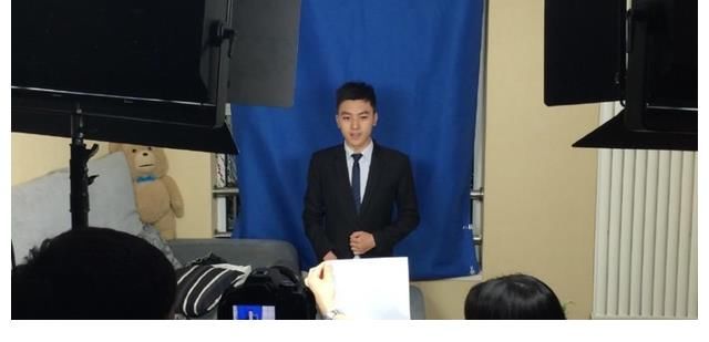 短褲|央視主持人實習階段穿短褲直播走紅，離開央視重新參加主持比賽！