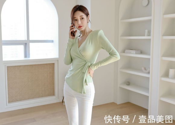 时尚搭配|女神孙允珠的时尚搭配:葱郁果绿居家宽松荷叶休闲衫