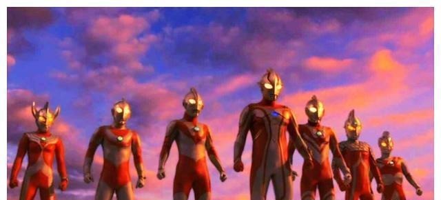 装扮|姐姐穿着“奥特曼”服装接弟弟放学,孩子们:奥特曼真的存在!